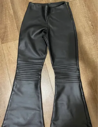 Calça de couro flare | tamanho M