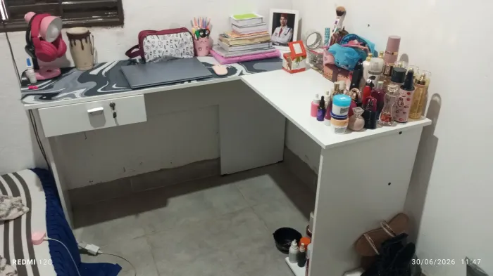 Vendo mesinha escrivaninha
