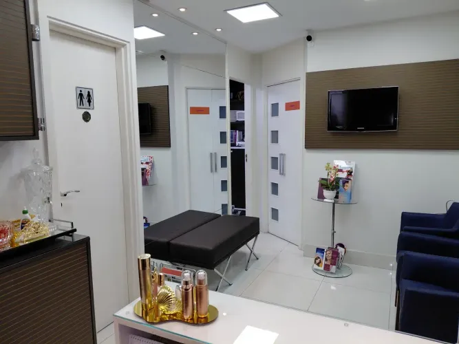 Consultório (2 conjuntos interligados) mobiliados, ar condicionado, 60 m2, 2 vagas em Moem