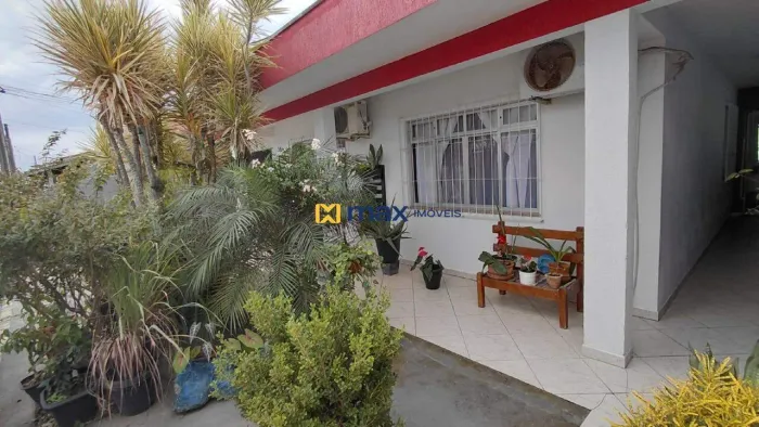 Casa à Venda | 3 Dormitórios (1 Suíte) | 600m do Mar | Centro de Navegantes