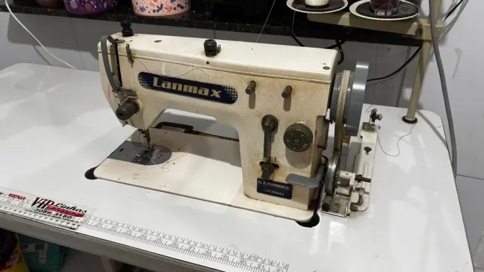 Maquina de costura Overlock Industrial