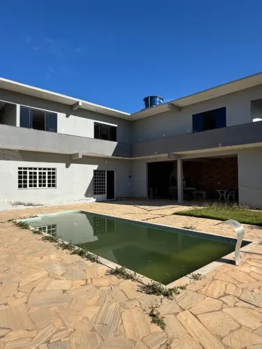 Casa com Piscina em Terreno de 2.000m² | 3 Quartos c/ Suíte | Serra Negra | R$ 580 Mil