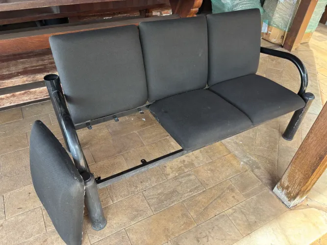 Sofa para Escritório Estofado 3 lugares Preto - Necessita Reparo