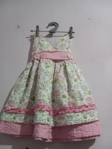 Vestido seminovo conservado.