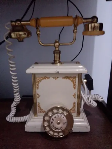 Telefone antigo analógico - Peça única. Antiguidade.
