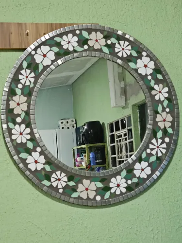 Espelho em mosaico de cerâmica