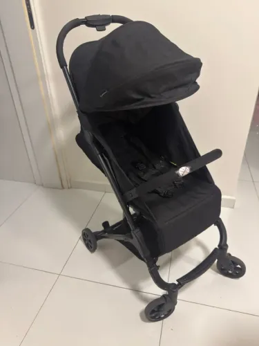 Vendo carrinho de bebê compacto