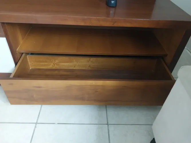 Rack e painel em madeira semi novo