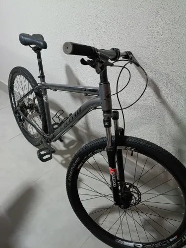 MTB Redstone 29 - Freio Hidráulico