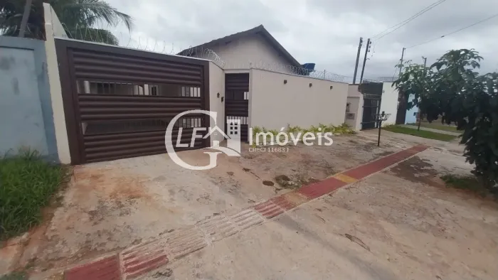 Casa reformada com 01 quarto mais 01 suite