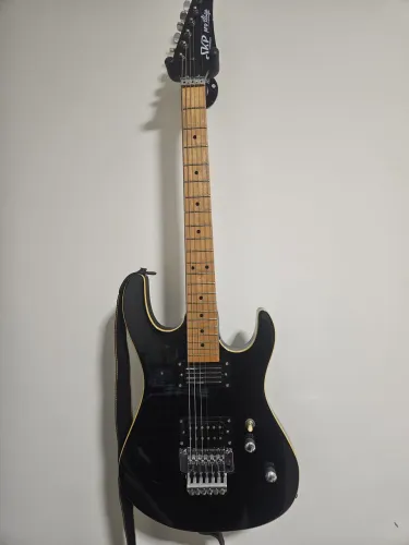 Guitarra Superstrato SKP Instruments Floyd Rose