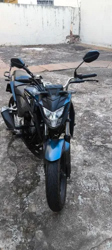 CB 300 F 2025 - Km baixo, zerada e acessórios.