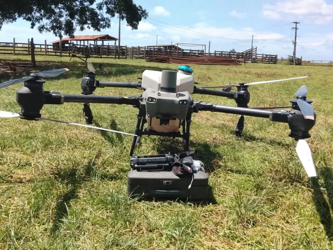 Kit completo 2 Drones T50 disponível pra venda ou troca em camionete