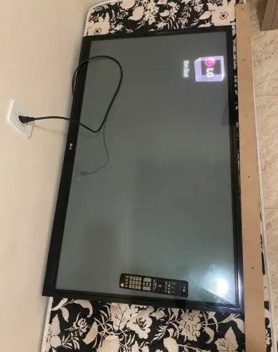 TV LG 50 POLEGADAS (NÃO É SMART)
