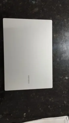 Vende-se um notebook semi-novo