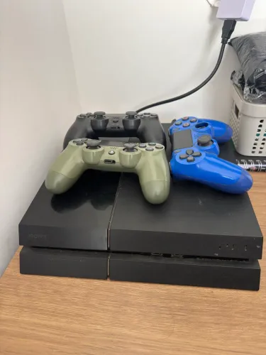 Ps4 fat 500gb + 3 controles