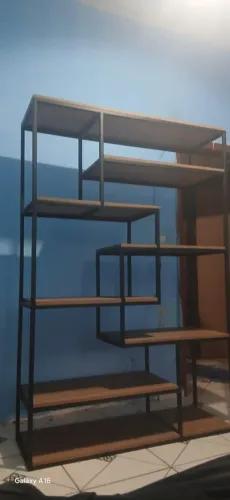 Estante planejada metálica