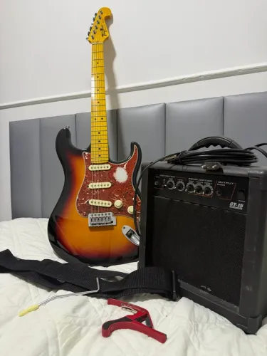Guitarra Tagima TG-530 + Amplificador GT-15 + Cabo ? R$ 1.150