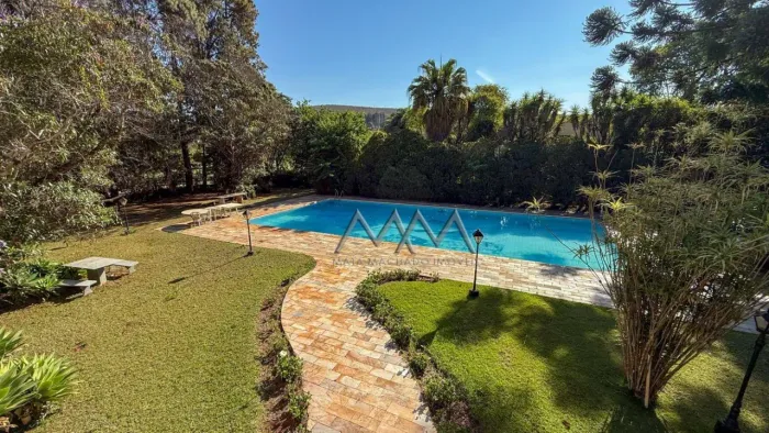 Casa à Venda no Condomínio Morro do Chapéu | 1.100 m² - 5 quartos.