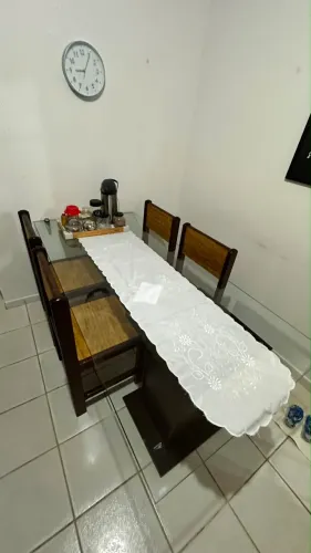 Mesa com cadeiras de maçaranduba