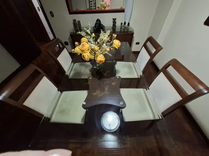 Mesa de jantar 6 lugares com 4 cadeiras