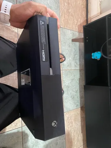 XBOX ONE - COM 1 CONTROLE