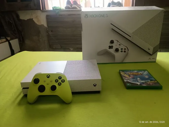 Xbox one s com jogo Sonic racing 512gb