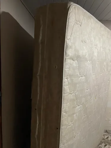 VENDE ESSA CAMA DE CASAL ESTÁ BOA