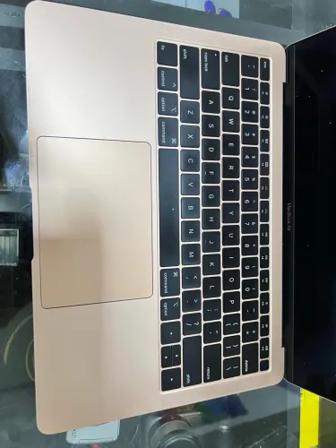 MacBook A1932