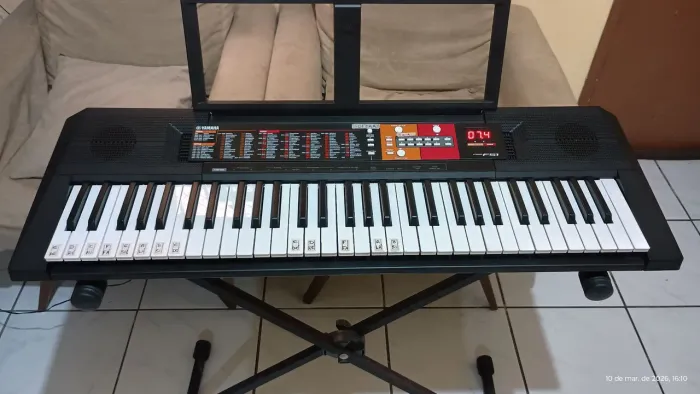 Vendo teclado YAMAHA PSR F51 bem novinho 