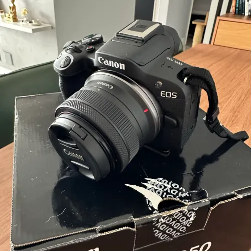 Canon EOS R50 + 18-45mm + 75-300mm + 3 Baterias + Bolsa - Impecável