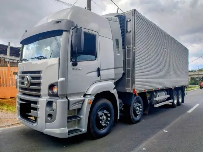 vw 19320 8x2 2011 bau refrigerado