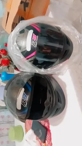 Vende-se dois capacetes