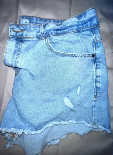Shorts 44 15 reais cada