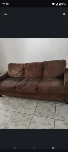 Sofá três lugares de Suede 