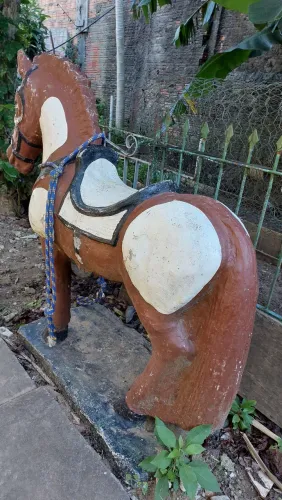 Cavalo todo em concreto, 150 kilos com 1,07 altura 