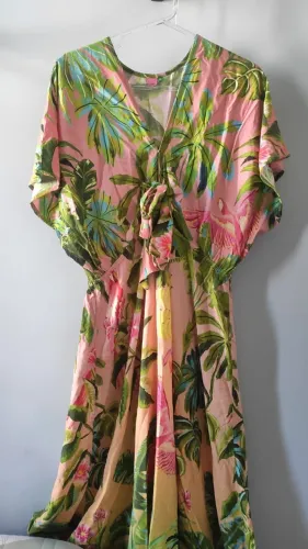 Vestido Longo Tropical Estampa Arara e Folhagens
