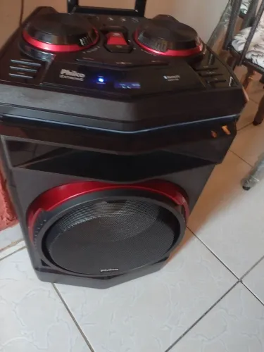 Vendo essa caixa Philco nova com cinco meses pela loja pcx7100