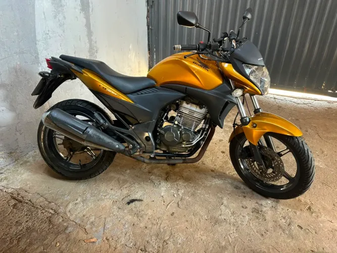 CB 300