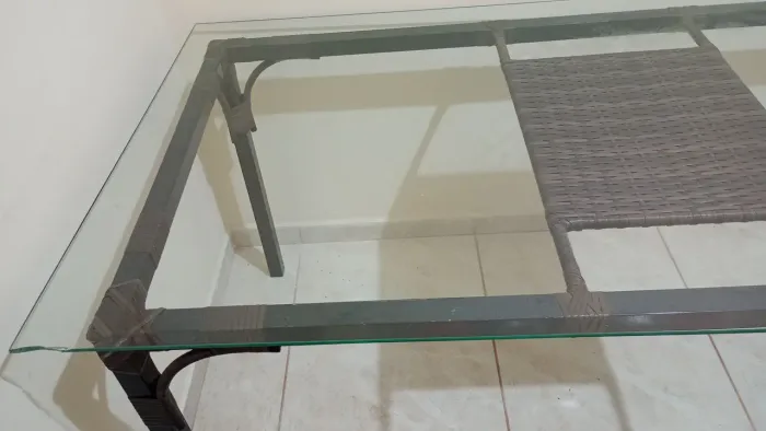 Mesa de vidro com 8 cadeiras
