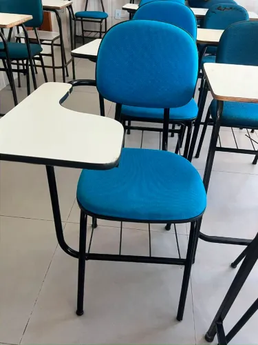 Mesa e cadeira escolar 