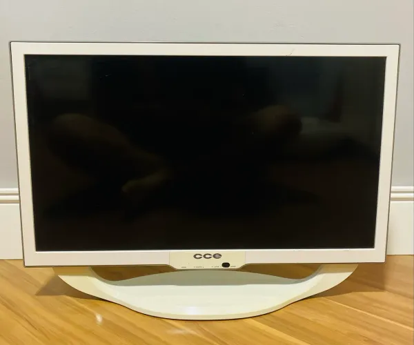 TV CCE 24" LN24GW LED Montada Com Defeito (Não Liga Tela / Sem Vídeo) + Mouse USB