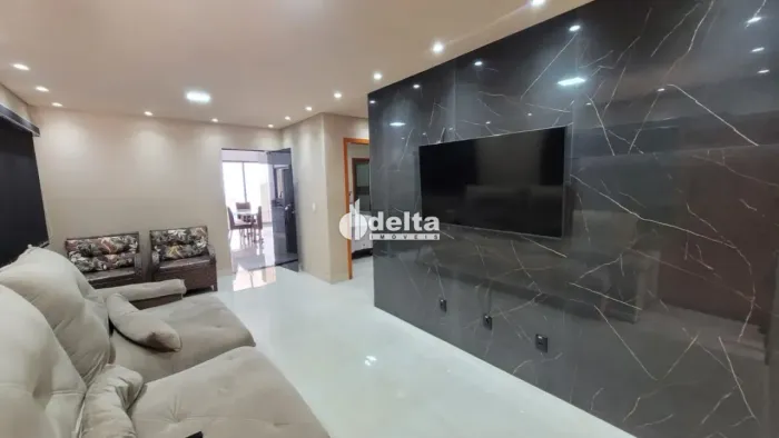 Casa com 2 quartos sendo 1 suíte disponível para venda no bairro Jardim Europa em Uberlând