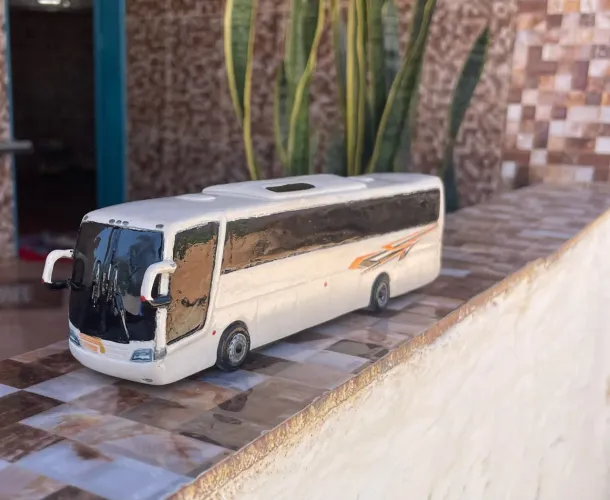 Miniatura de ônibus