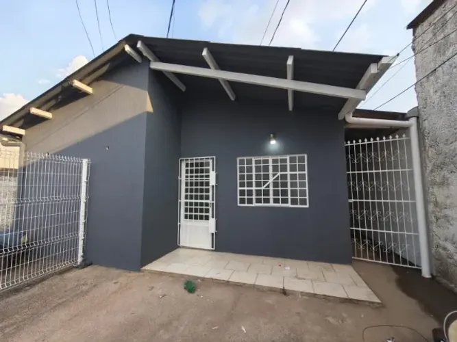 Casa no Aponiã, 3 quartos sendo 2 suítes, 1 banheiro social, sala e cozinha
