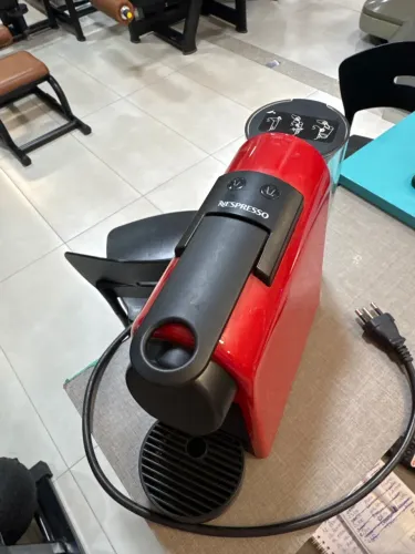 Cafeteira Nespresso Essenza Mini