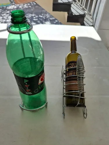 Porta garrafa de refrigerante e porta garrafa de vinho