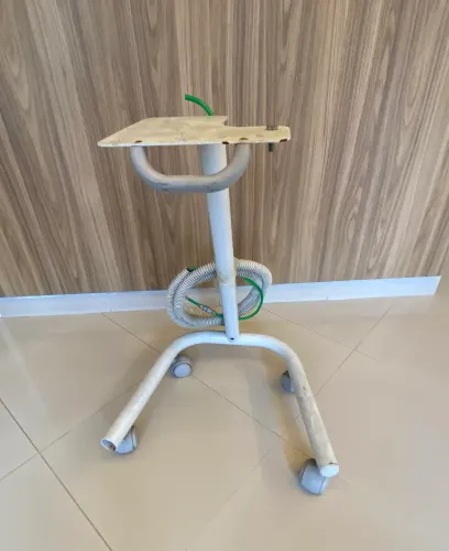 Carrinho para aparelhos médico odontológico auxiliar