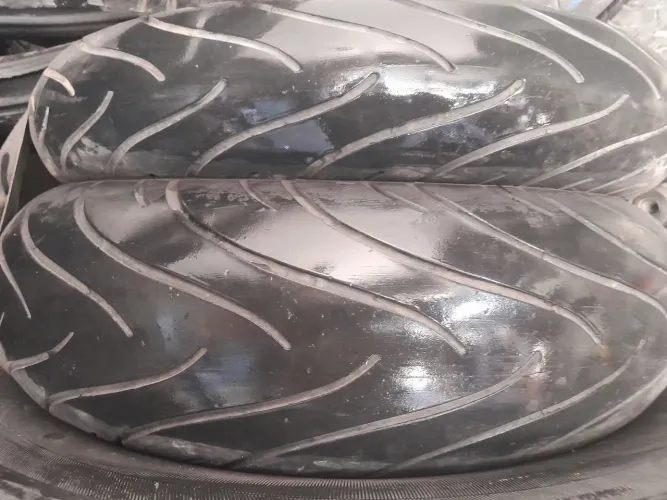 Vendo par de pneus meia vida 600 reais