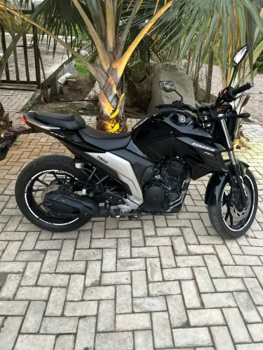 FZ 25